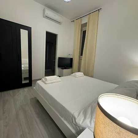 アパート Florian Apartament ローマ